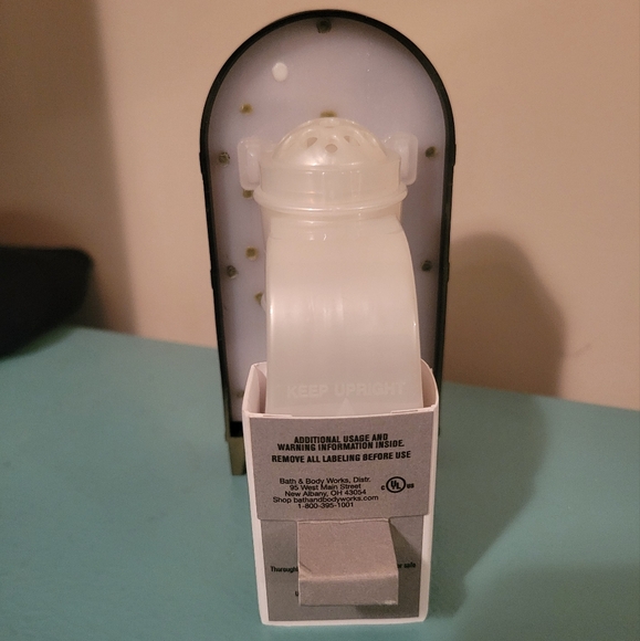 NWT Bath & Body Works Bookcase Book Reading Nook Cat Nightlight Wallflower Plug - Picture 5 of 5